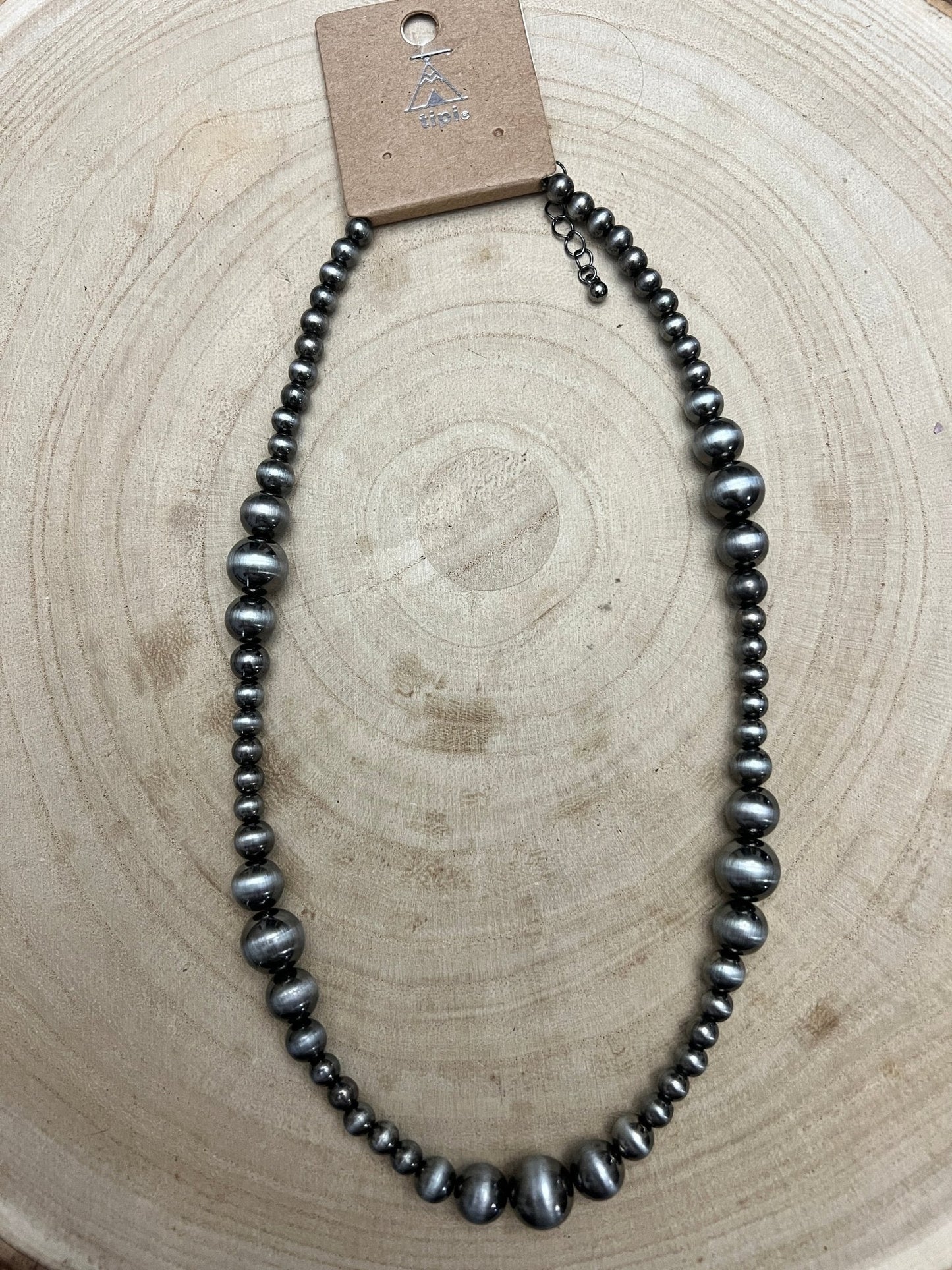 Desert Pearl Graduated Silver Western Necklace — 18 Inch