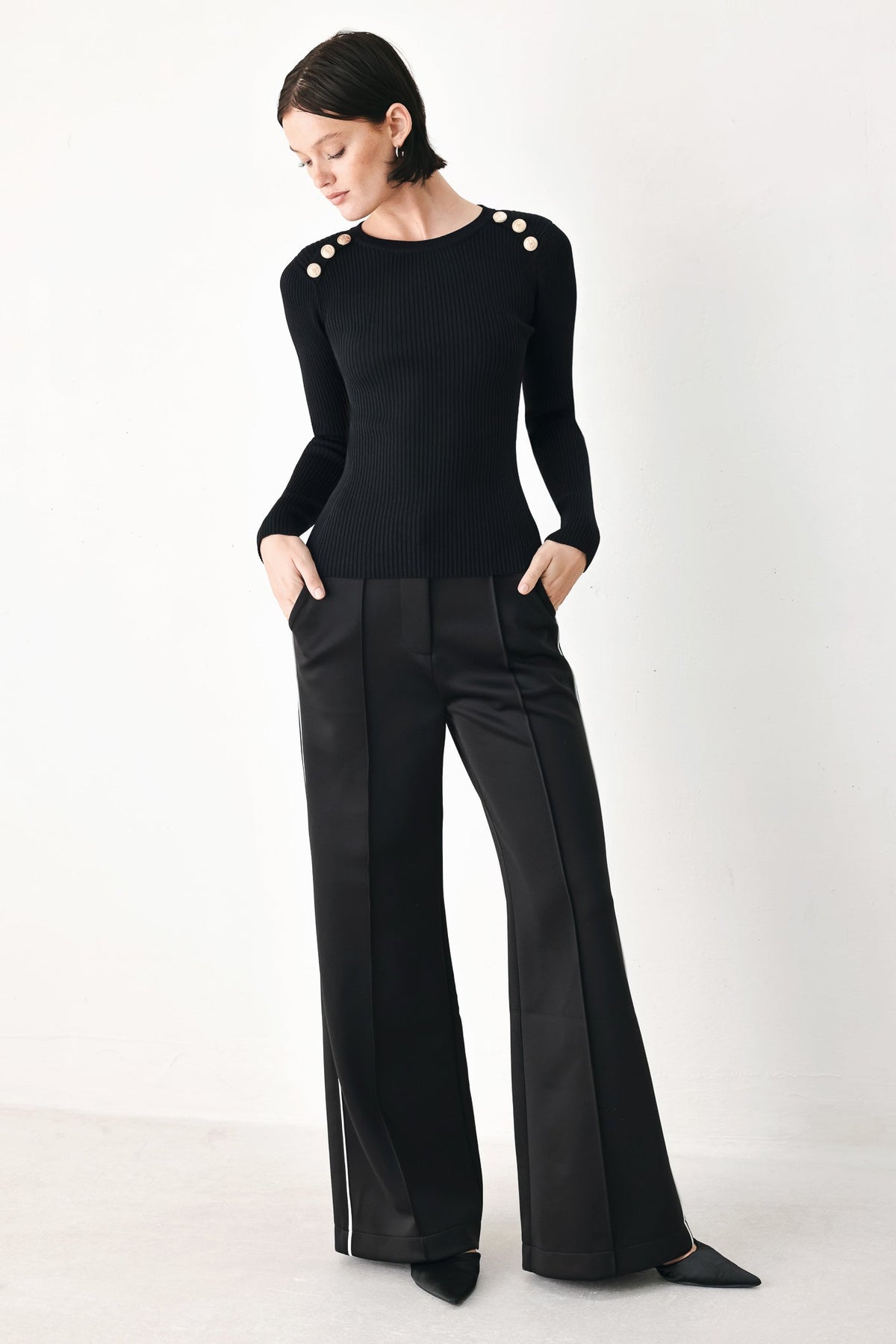 SOFT CREAM CLASSIC RIB SWEATER TOP