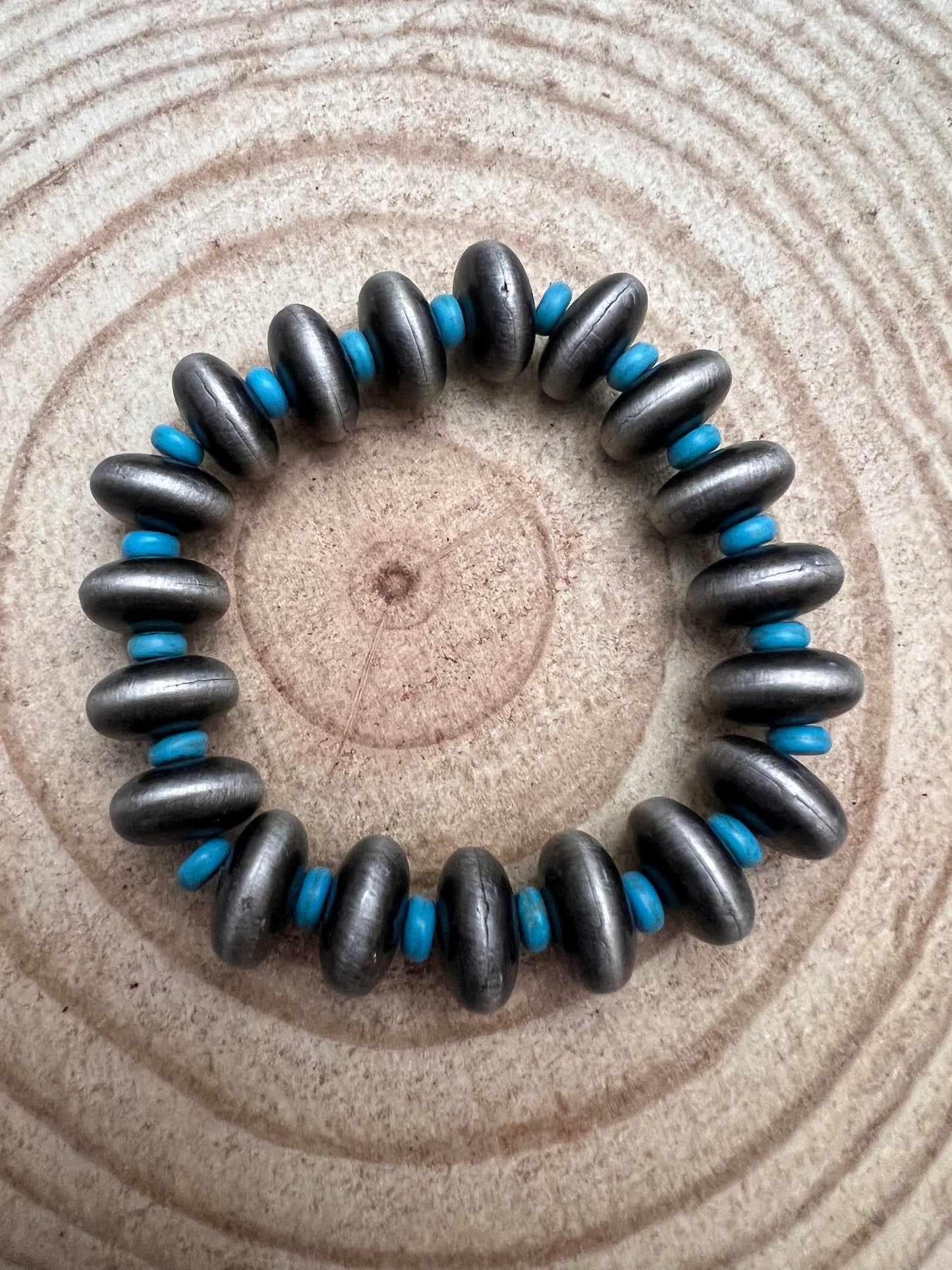 Western Faux Saucer Pearl Stretch Bracelet — with Faux Turquoise Accents (6.5")