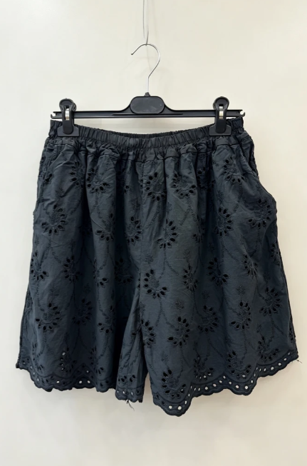 Made in Italy Plus Size Cotton Eyelet Embroidered Shorts