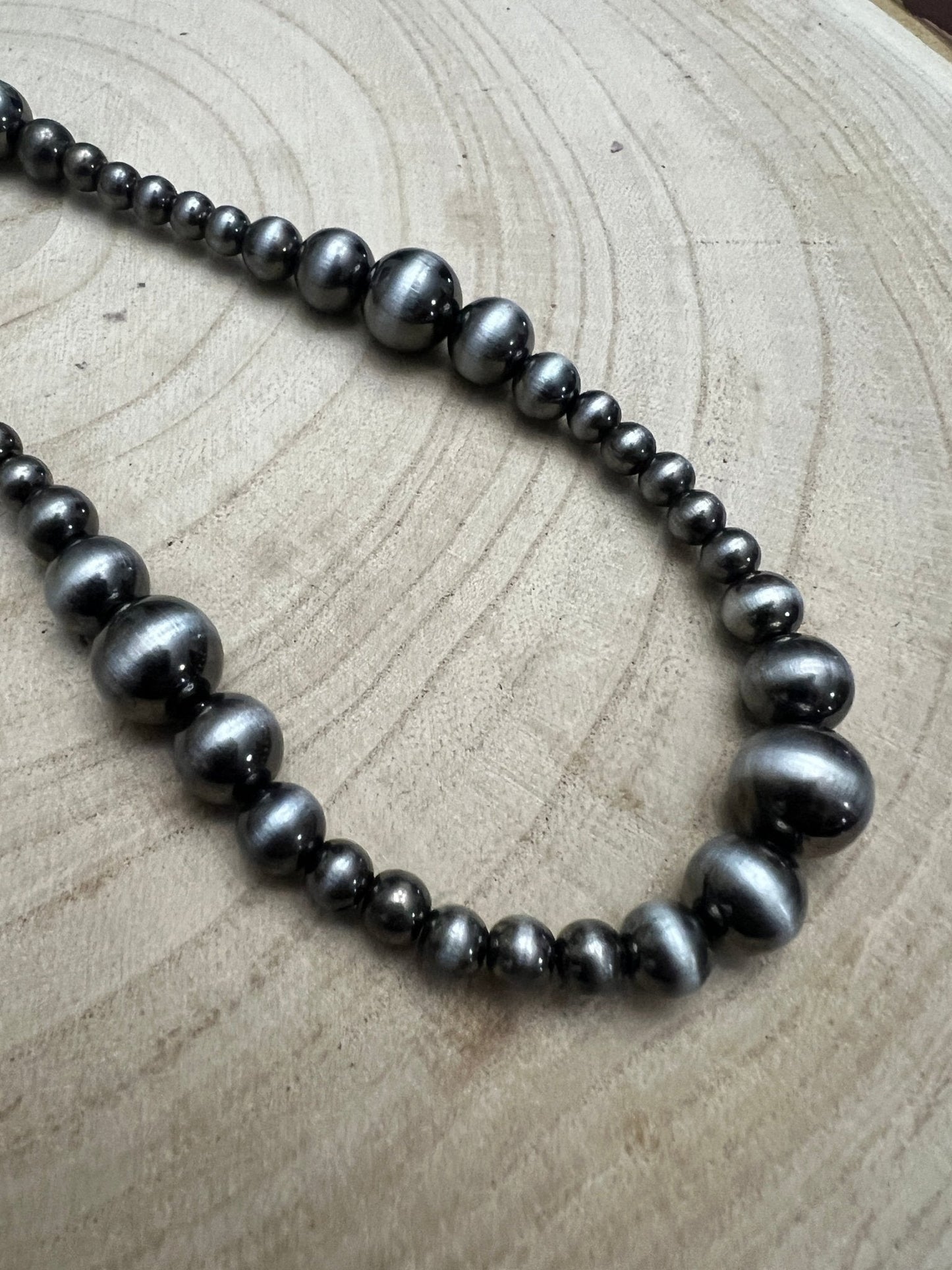 Desert Pearl Graduated Silver Western Necklace — 18 Inch