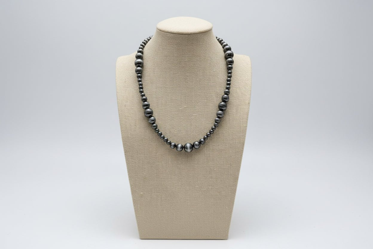 Desert Pearl Graduated Silver Western Necklace — 18 Inch