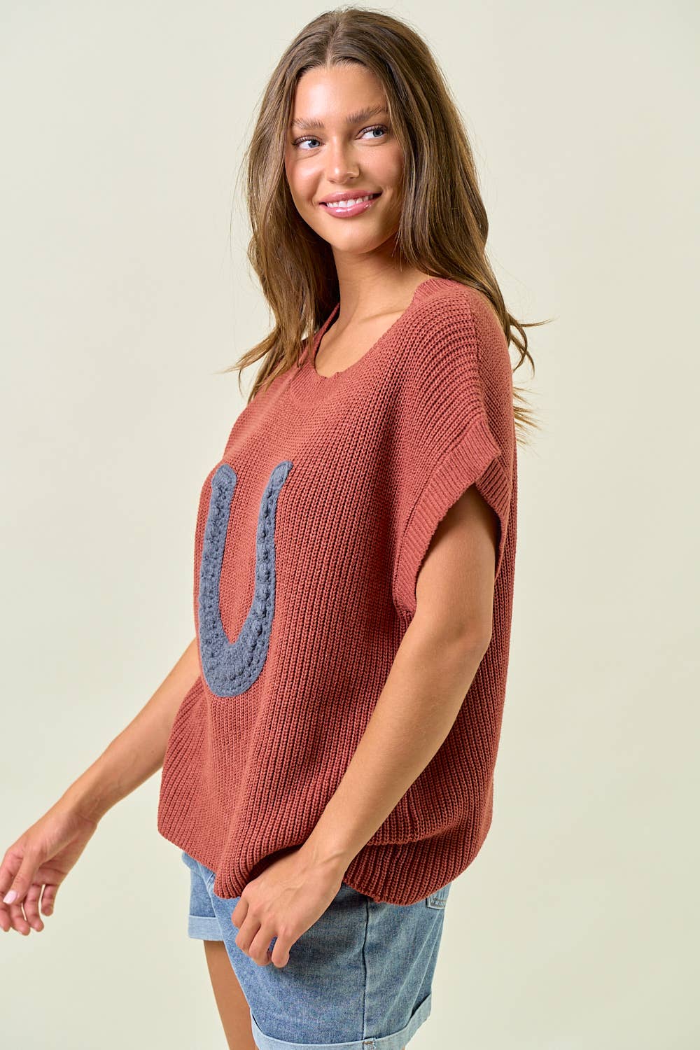 Doe and Rae Western Horseshoe Sweater Vest — Plush Ribbed Knit with Bold Horseshoe Embellishment
