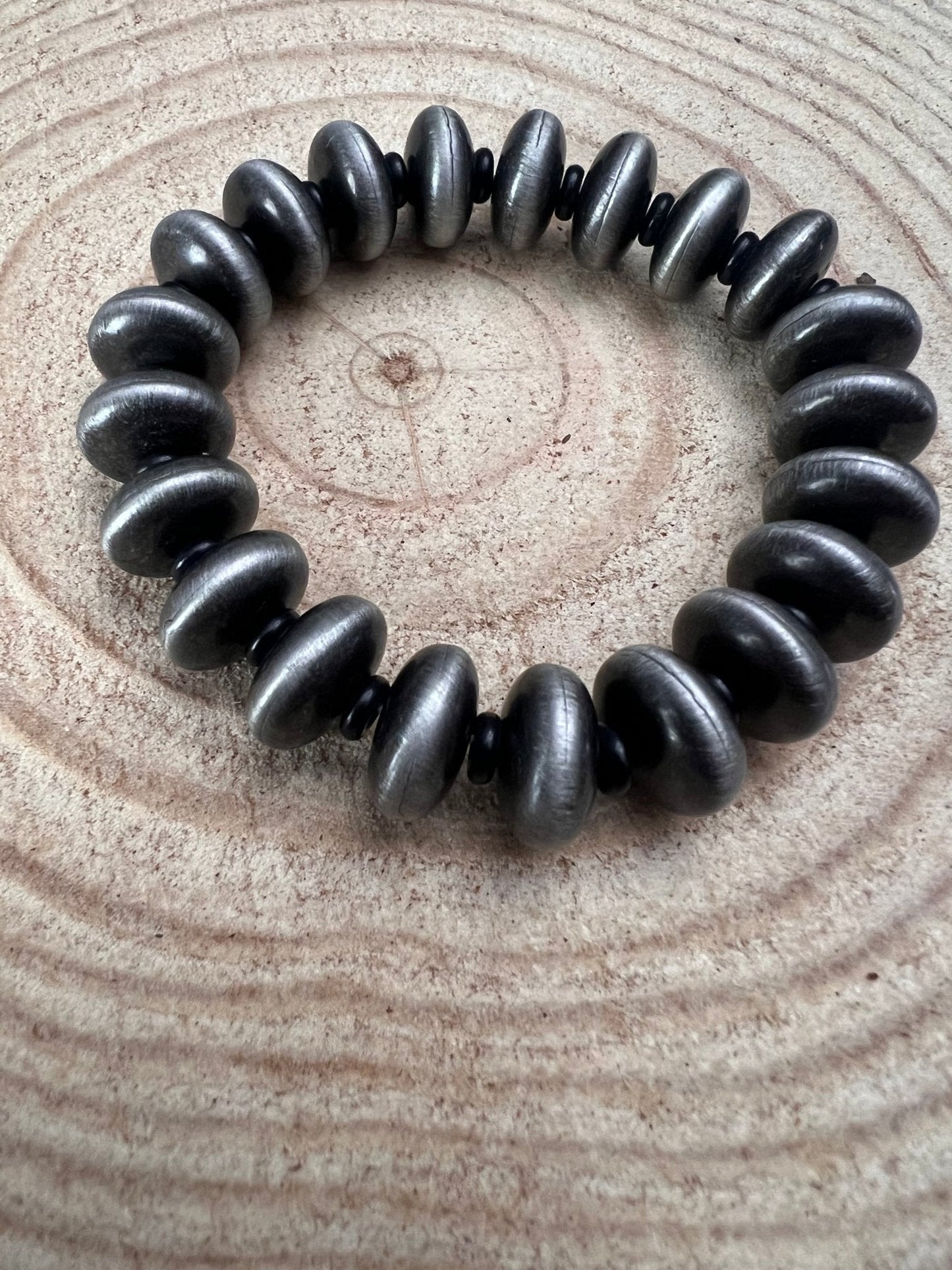 Western Faux Saucer Pearl Stretch Bracelet — with Black Stone Accents (6.5")