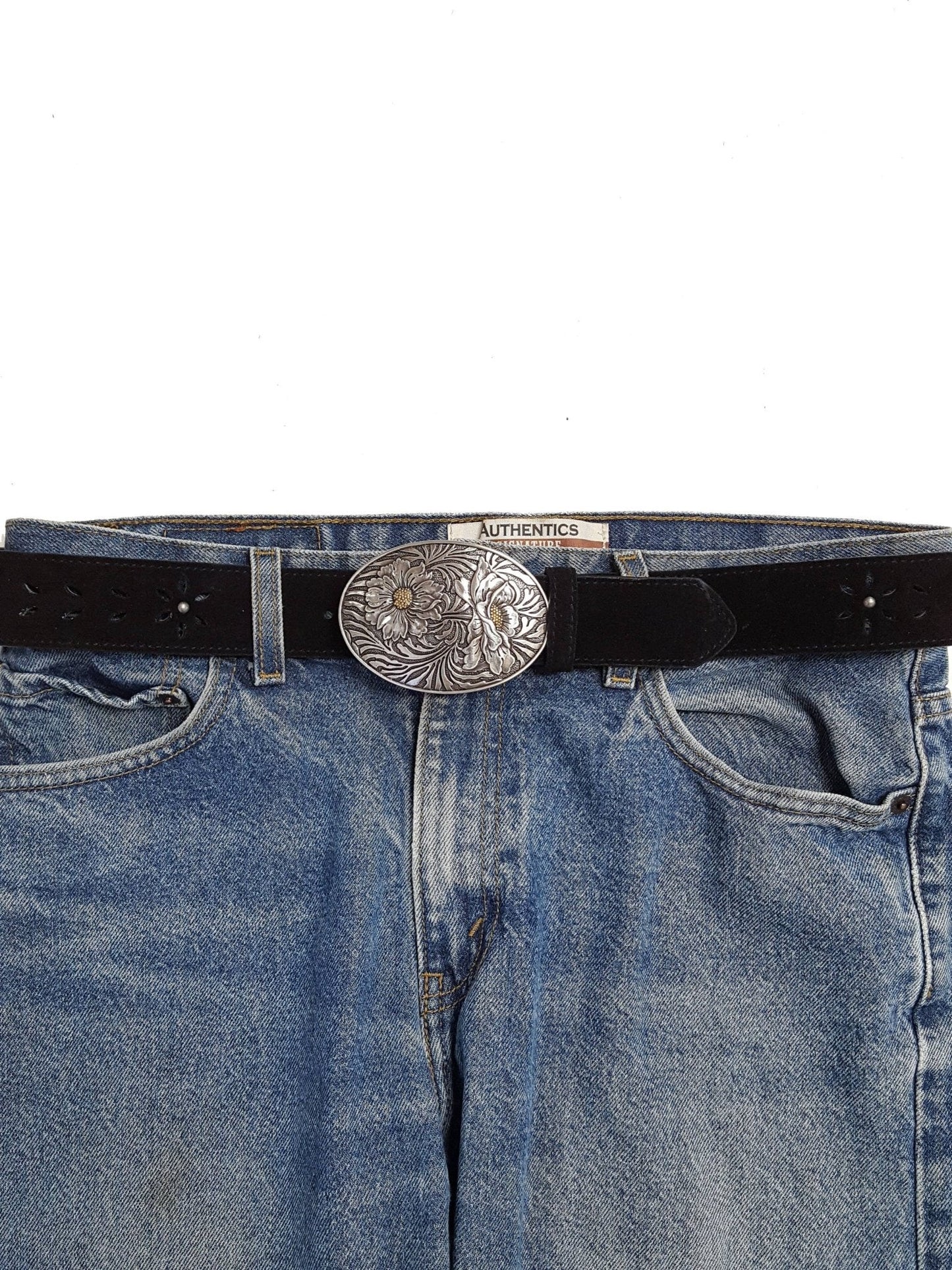 Western Oval Sunflower Belt Buckle — Premium Silver Plating with Gold Trim Accent